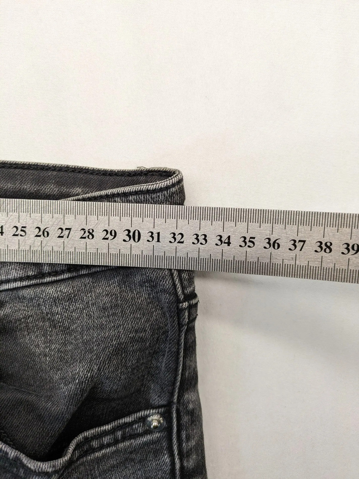 Bershka grey-black skinny jeans high waist acid wash with classic 5-pocket design.