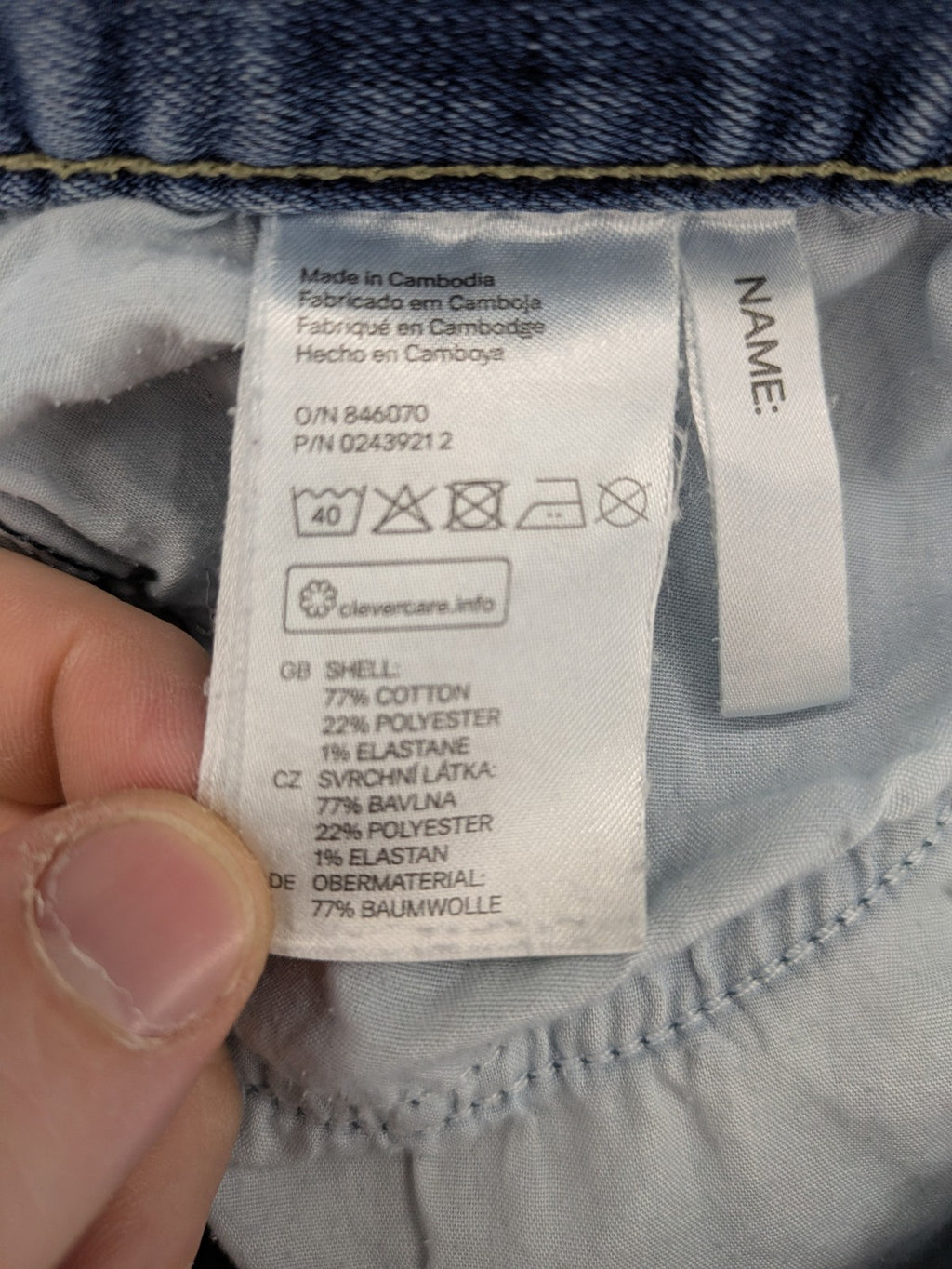 H&M blue skinny fit jeans with classic 5-pocket design and stretch cotton material.