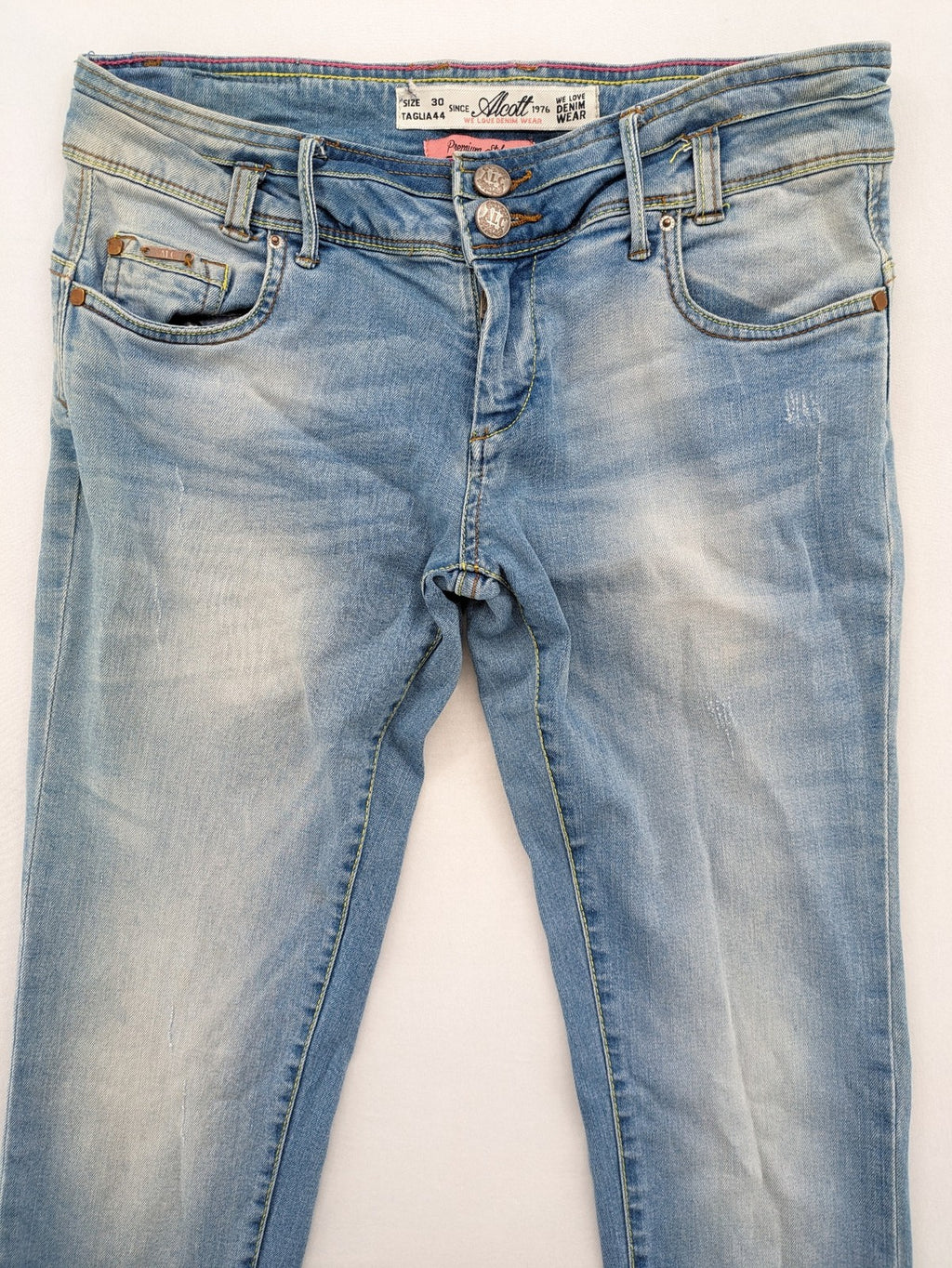 alcott blue skinny fit jeans with faded wash and classic five-pocket style