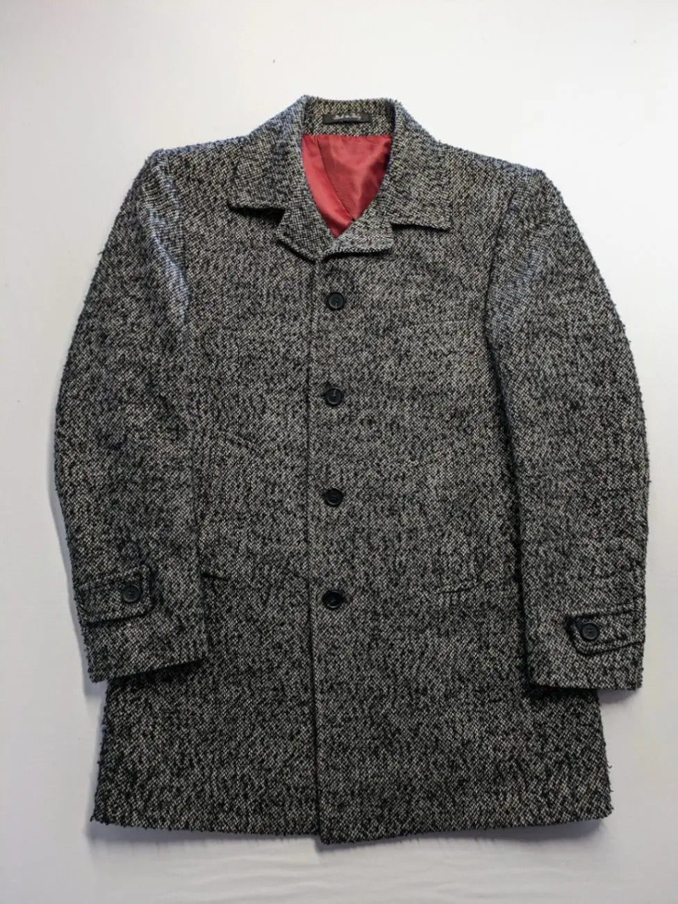 Uomo grey and pink wool coat with red lining and button closure, size 54.
