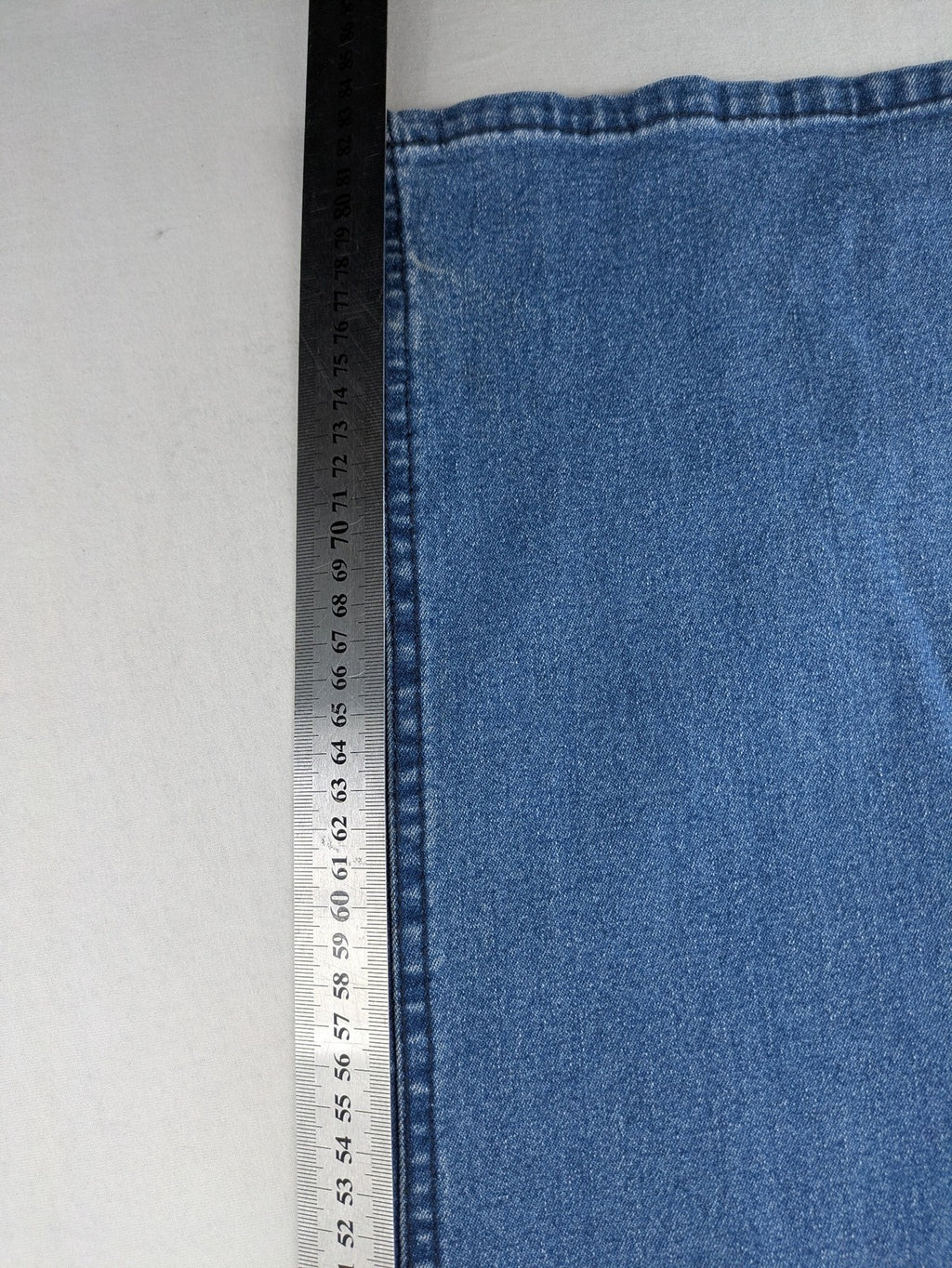 Atlas For Men blue straight jeans classic fit 5-pocket design medium wash denim