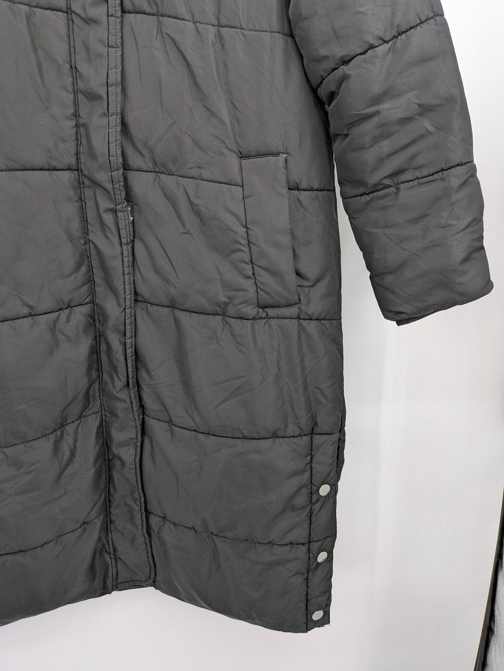 Zeeman grey quilted coat size 38 with hood and side snap buttons.