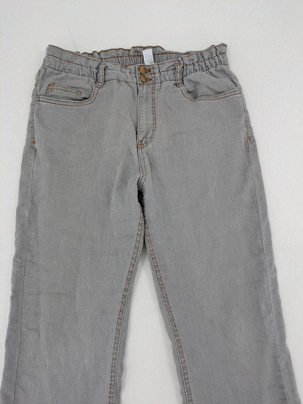Damen grey paperbag jeans high waist with elastic waistband and contrasting stitching details.