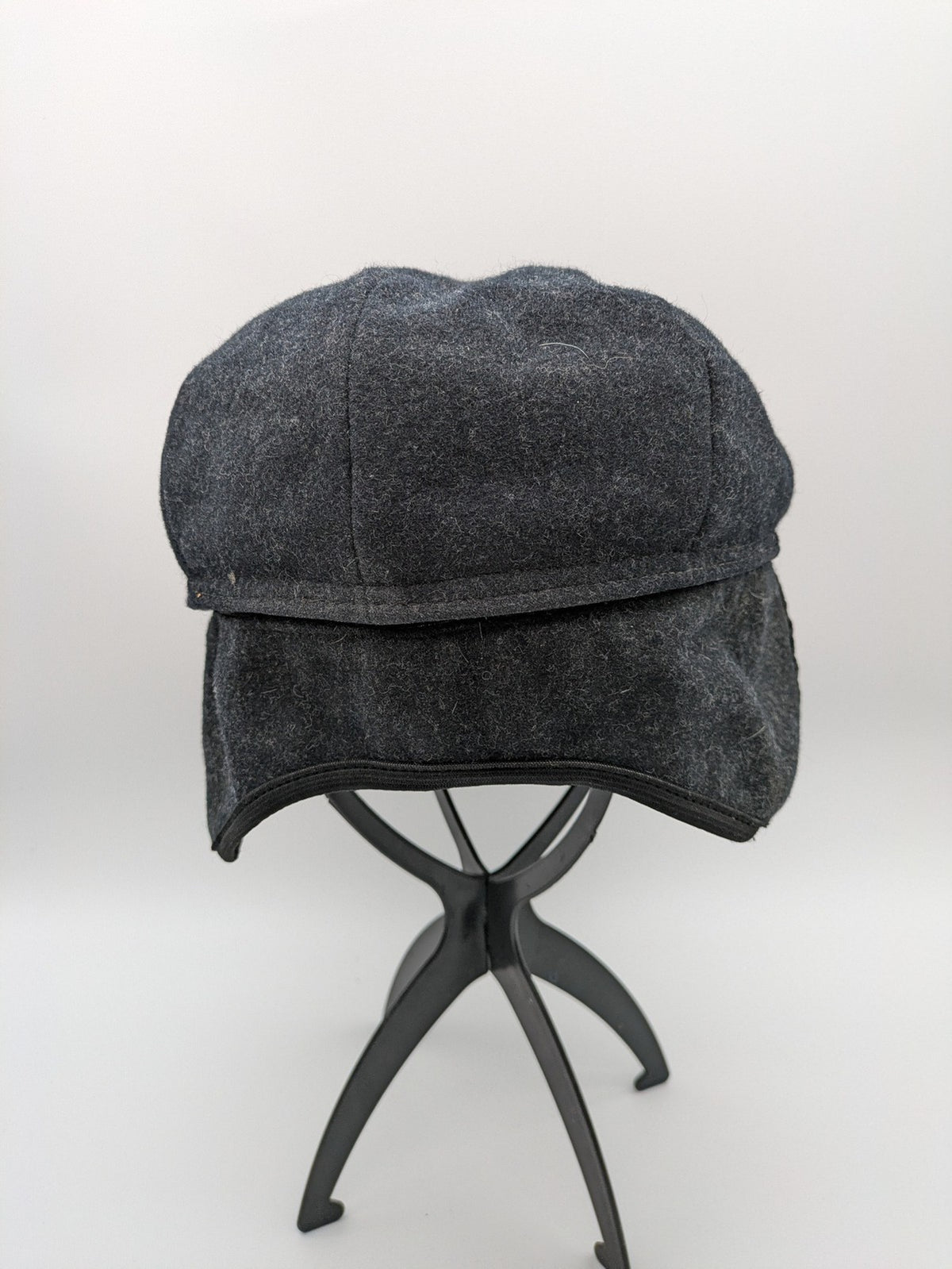 Wigéns grey flat cap wool with foldable ear flaps and classic design.