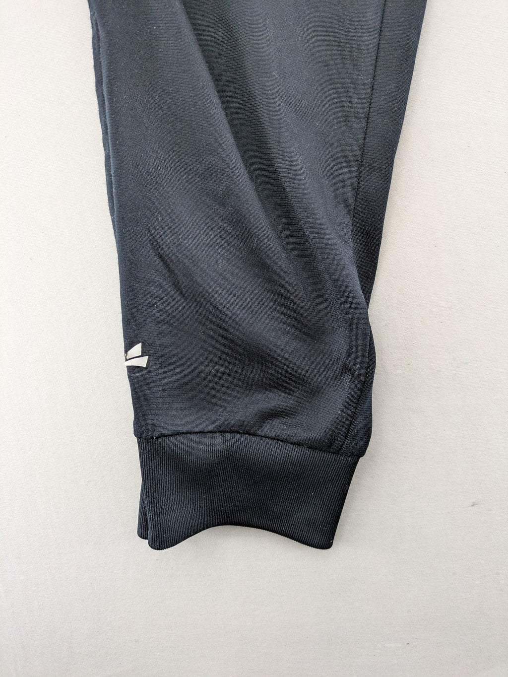 Jako black jogging pants with elastic waistband and ribbed ankle cuffs.