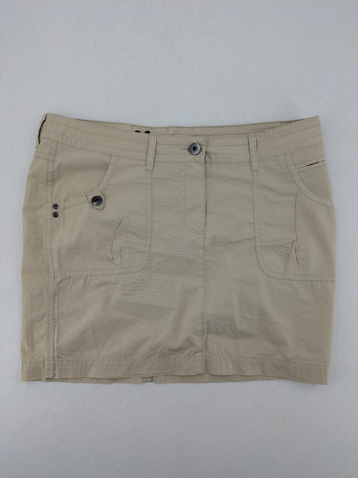ESMARA beige cargo mini skirt with utility pockets and classic zipper button closure.