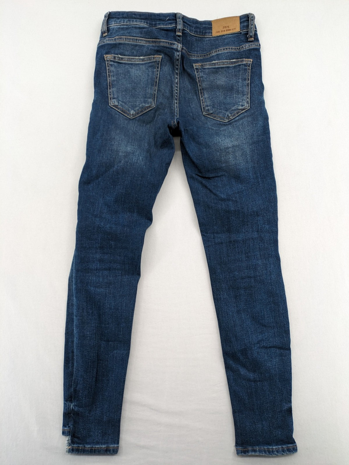 Zara Basic blue skinny jeans with destroyed knee details and frayed hem.