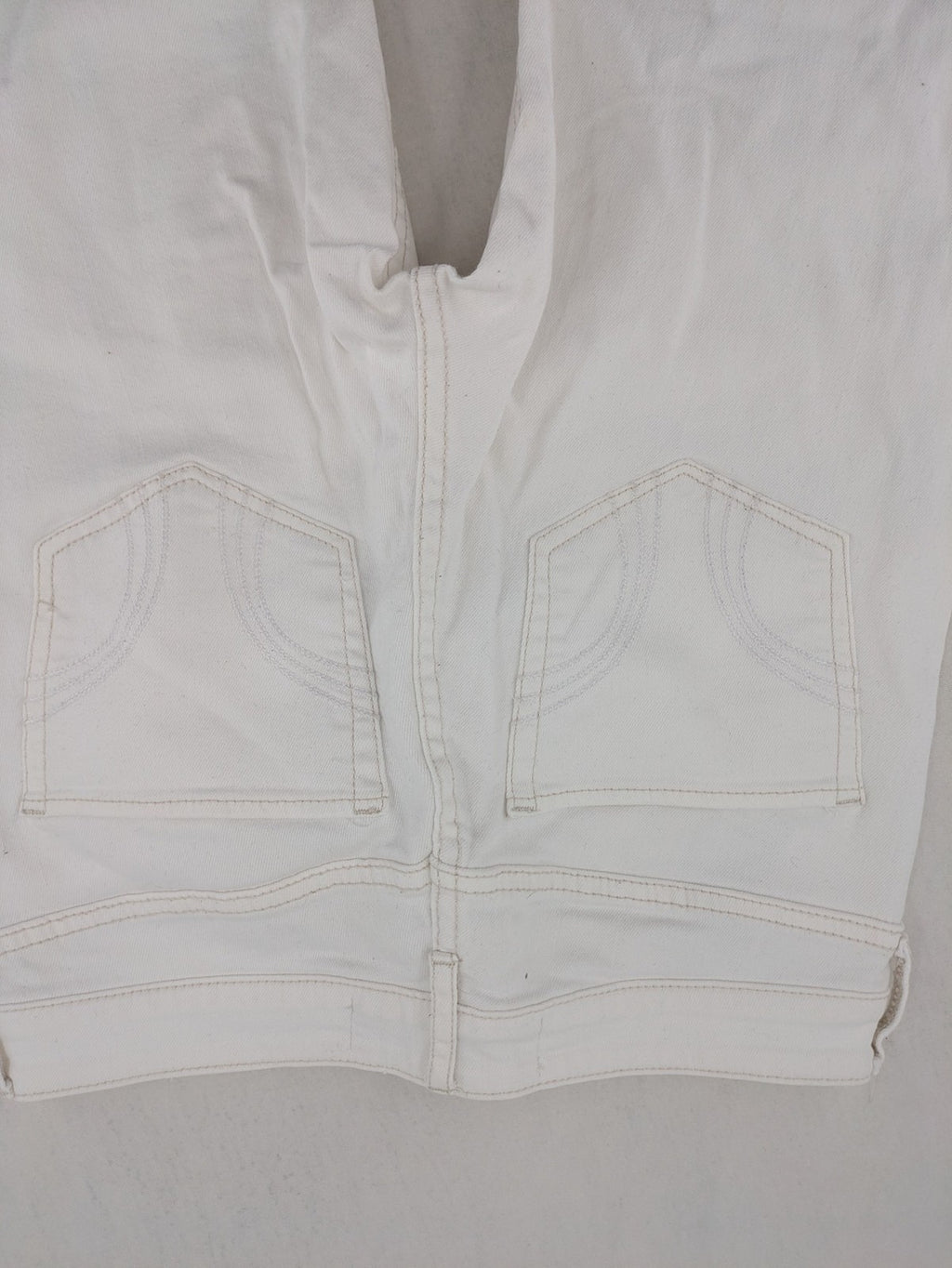Hollister white super skinny high rise jeans with classic 5-pocket design and zipper closure.