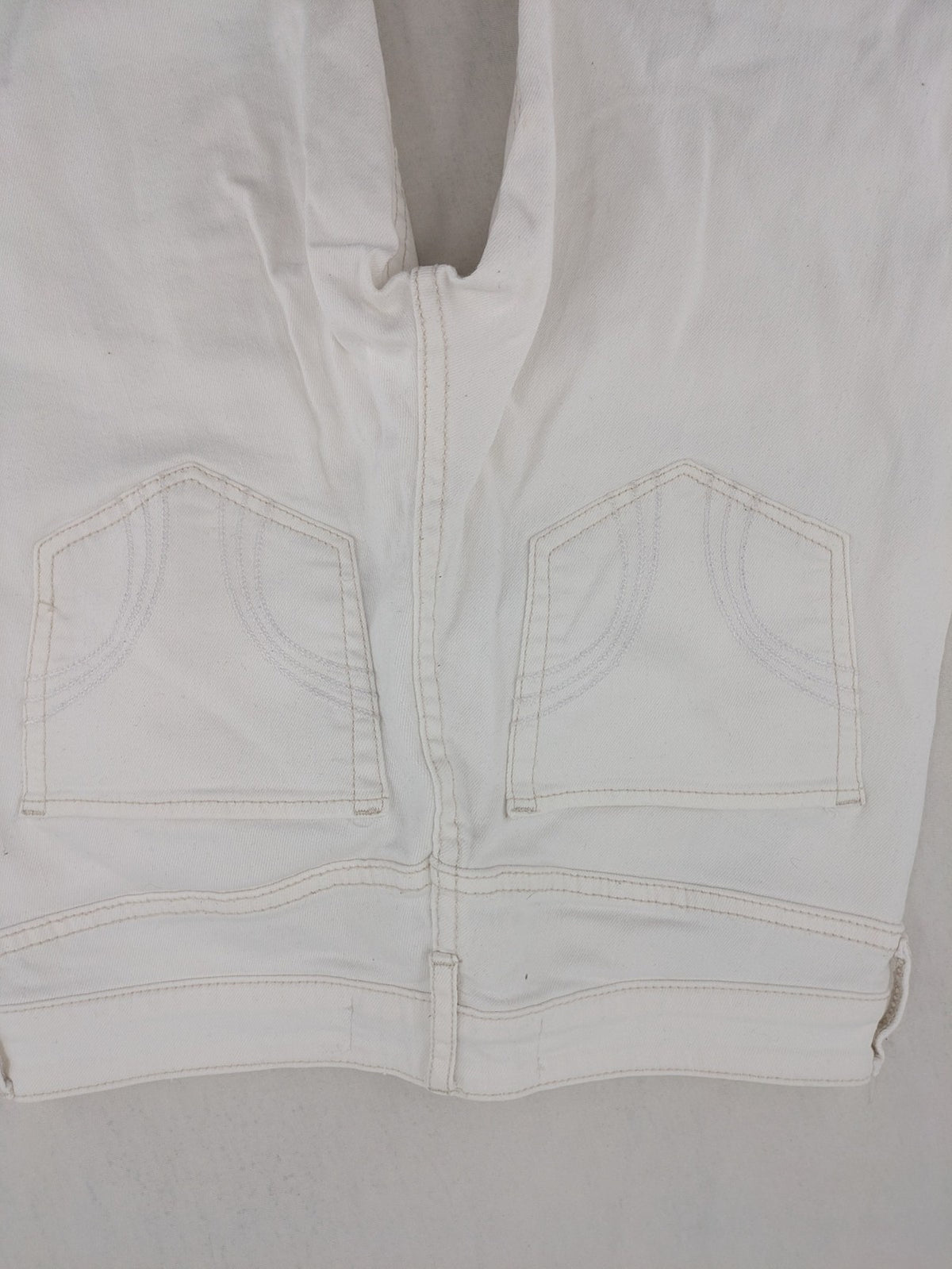 Hollister white super skinny high rise jeans with classic 5-pocket design and zipper closure.