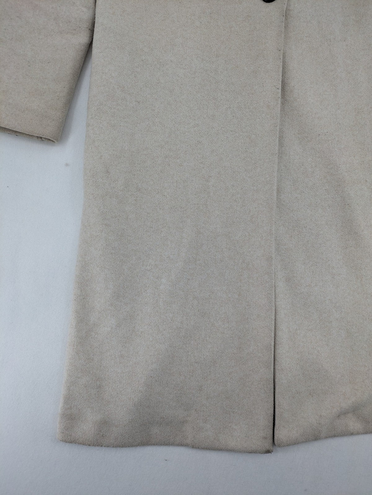 Zara beige coat single-breasted notch lapel classic design with two side pockets.
