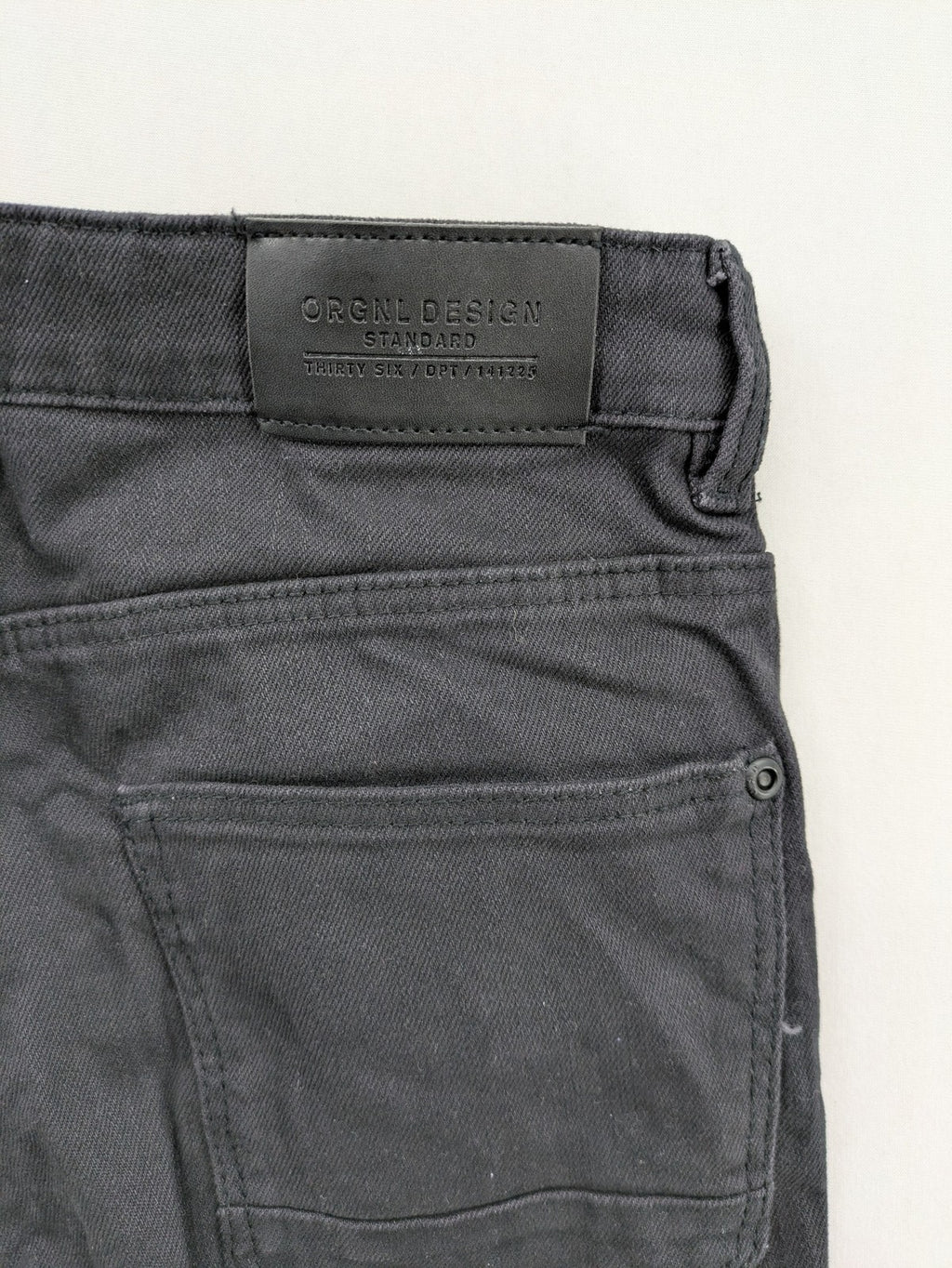 H&M grey skinny fit stretch jeans with modern design and durable denim material.