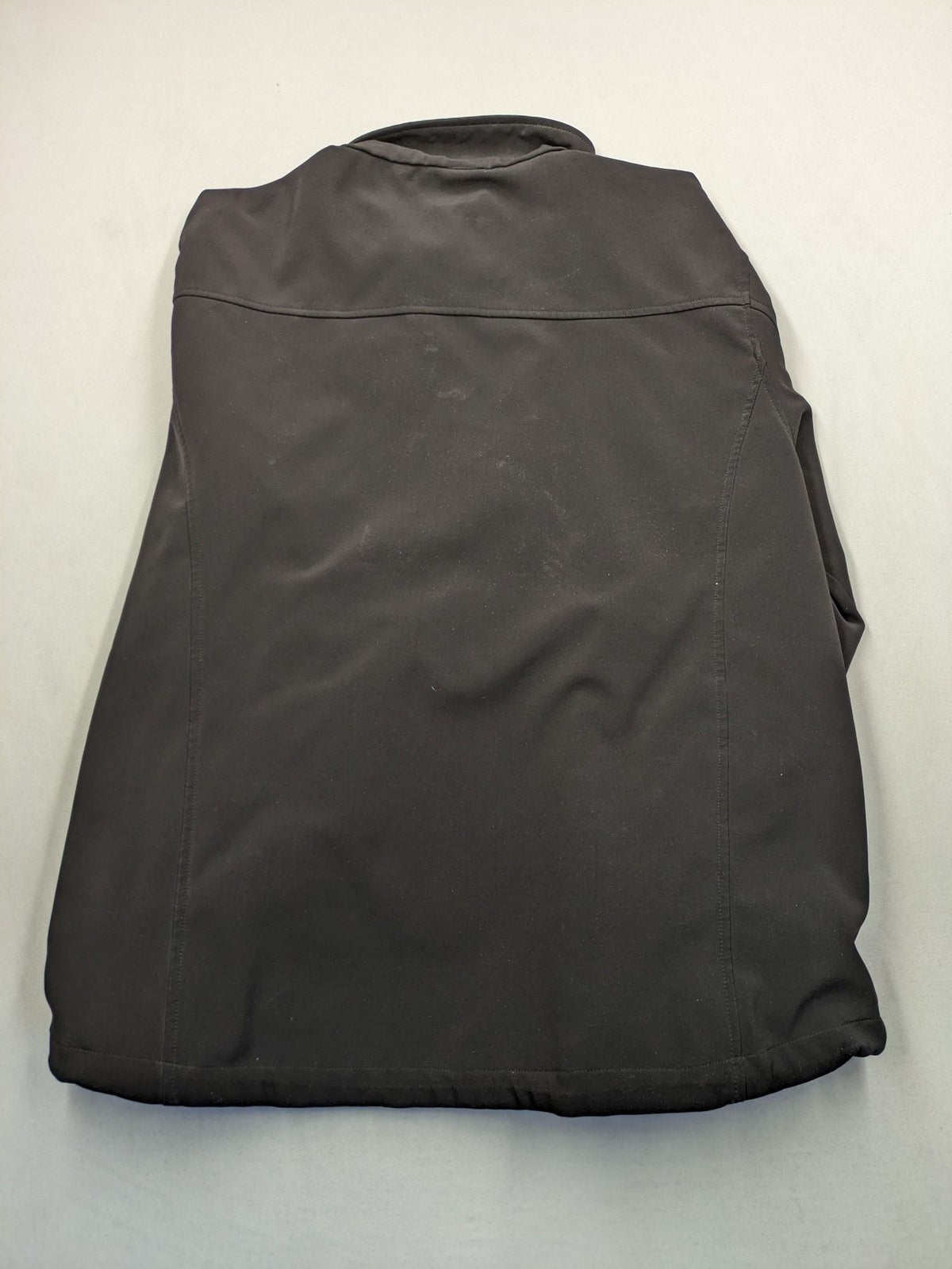 Maui Sports grey softshell jacket XL with contrasting yellow zipper and multiple pockets.