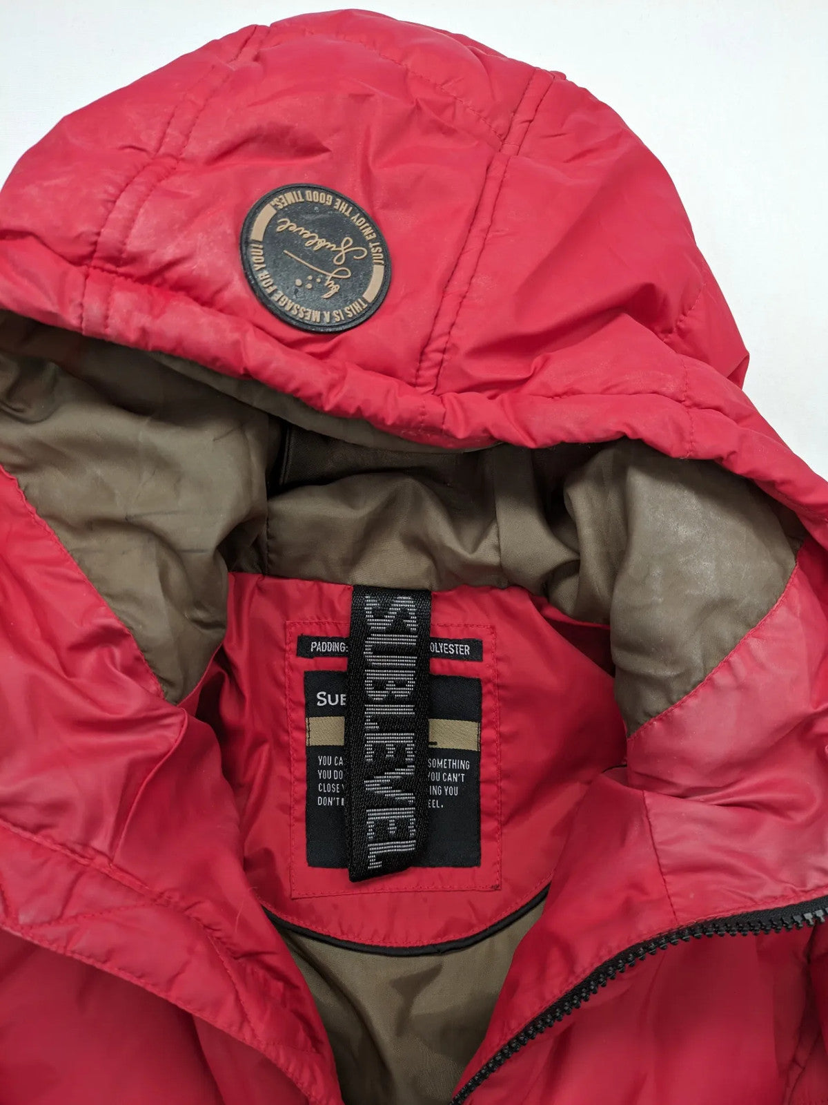 Sublevel red puffer jacket size S, chevron quilted pattern, adjustable hood, recycled polyester lining.
