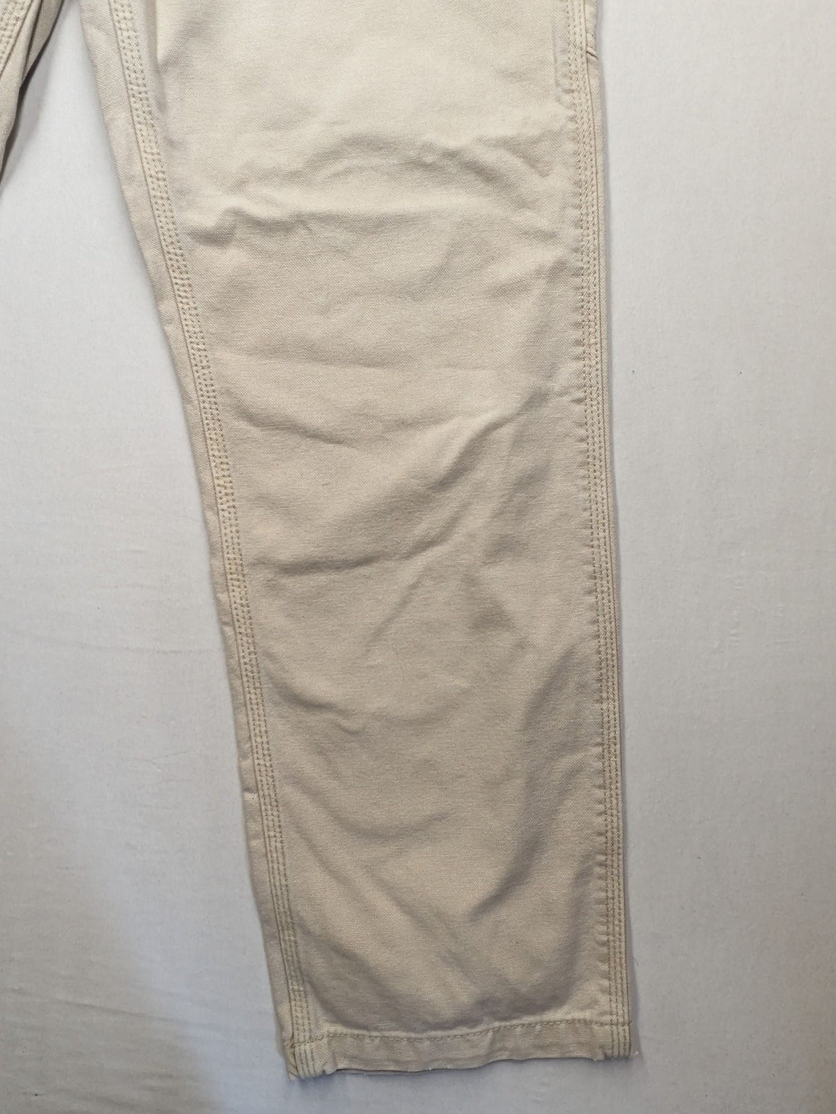 Pull&Bear beige carpenter pants with classic zipper, belt loops, and durable cotton material.
