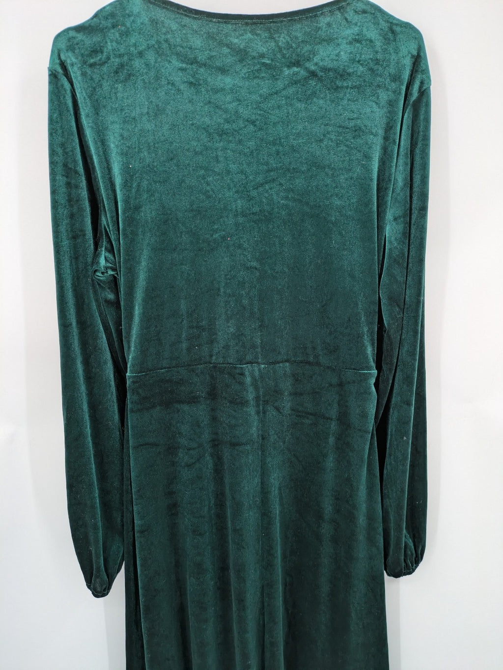 Elegant green velvet midi dress with long sleeves and round neckline, size XXL.