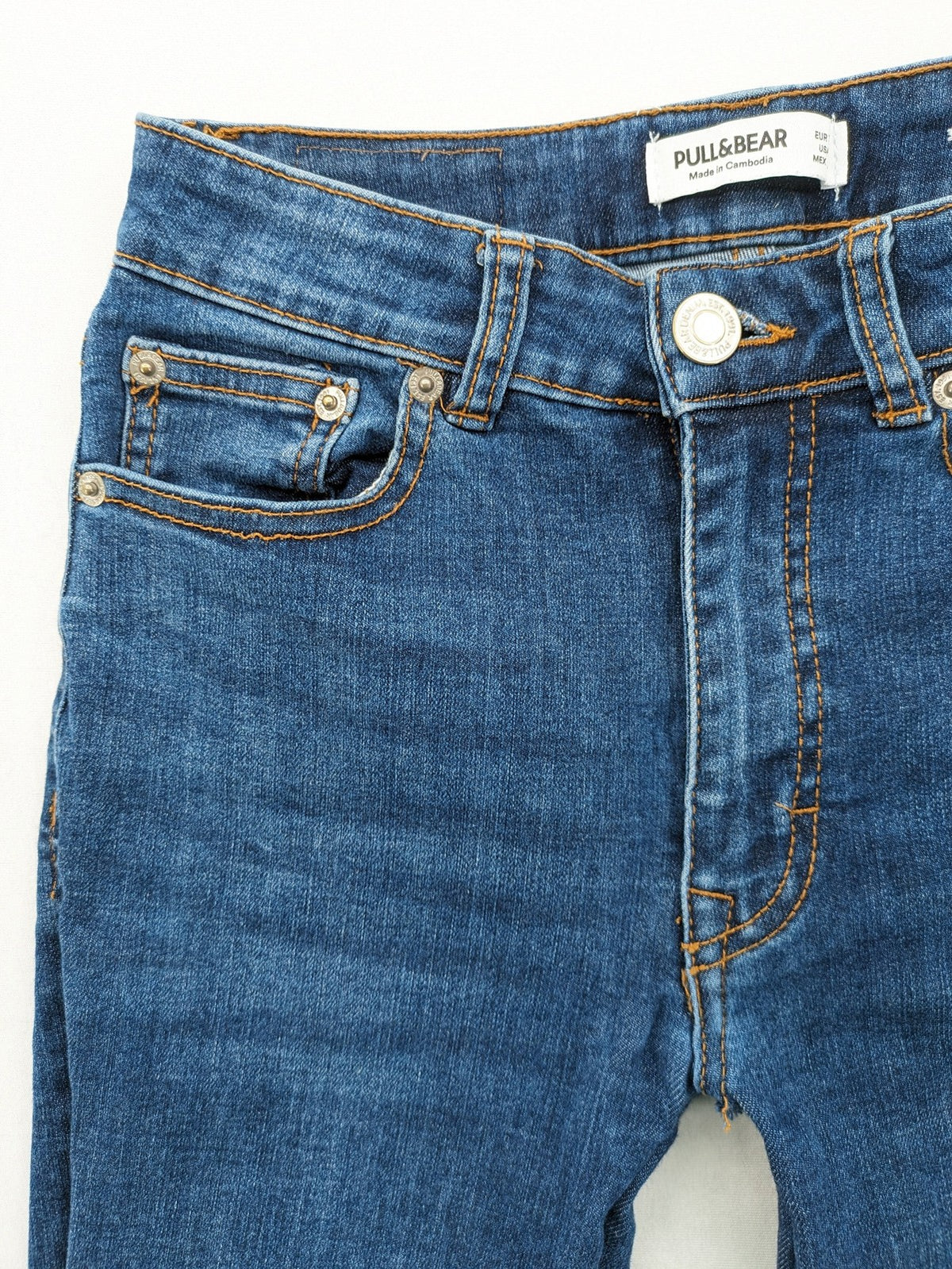 Pull&Bear blue flare jeans high waist with classic button closure and stylish silhouette.
