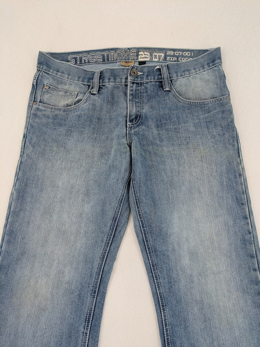 Livergy blue straight jeans with "Streetmove" logo, classic 5-pocket style, cotton-polyester blend.