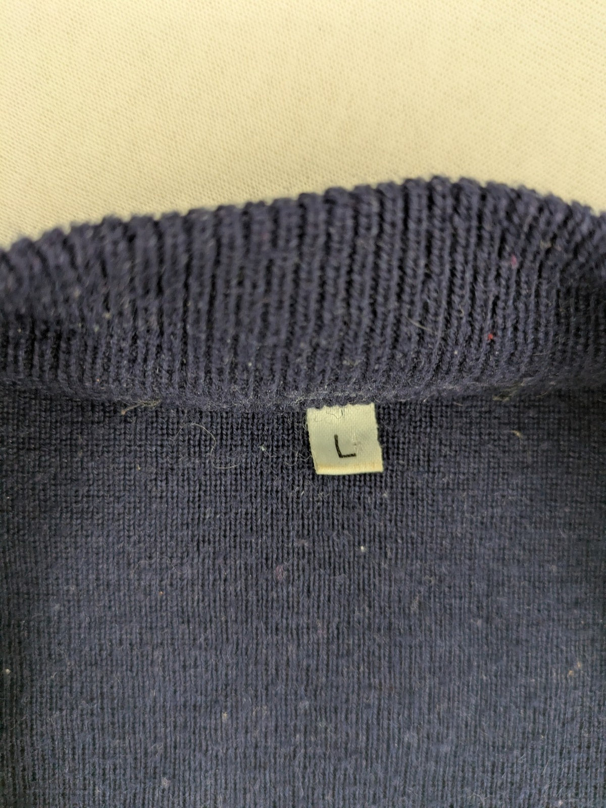Schurwolle navy knit jumper classic V-neck with button placket, made from wool blend.