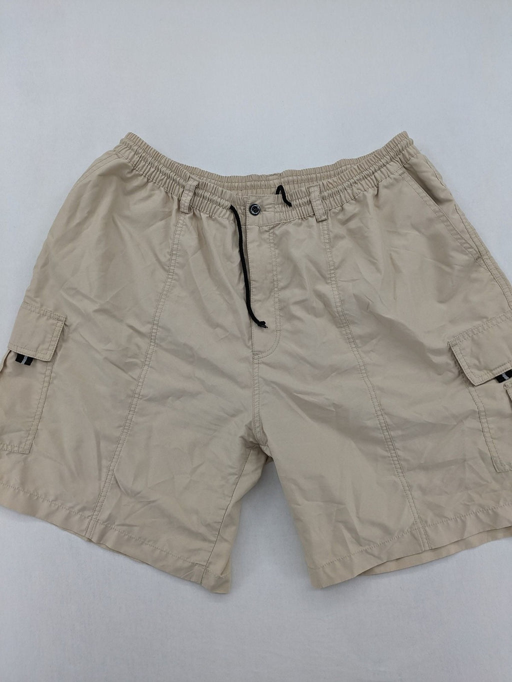 MAI Fashion beige cargo shorts with elastic waistband and spacious side pockets.