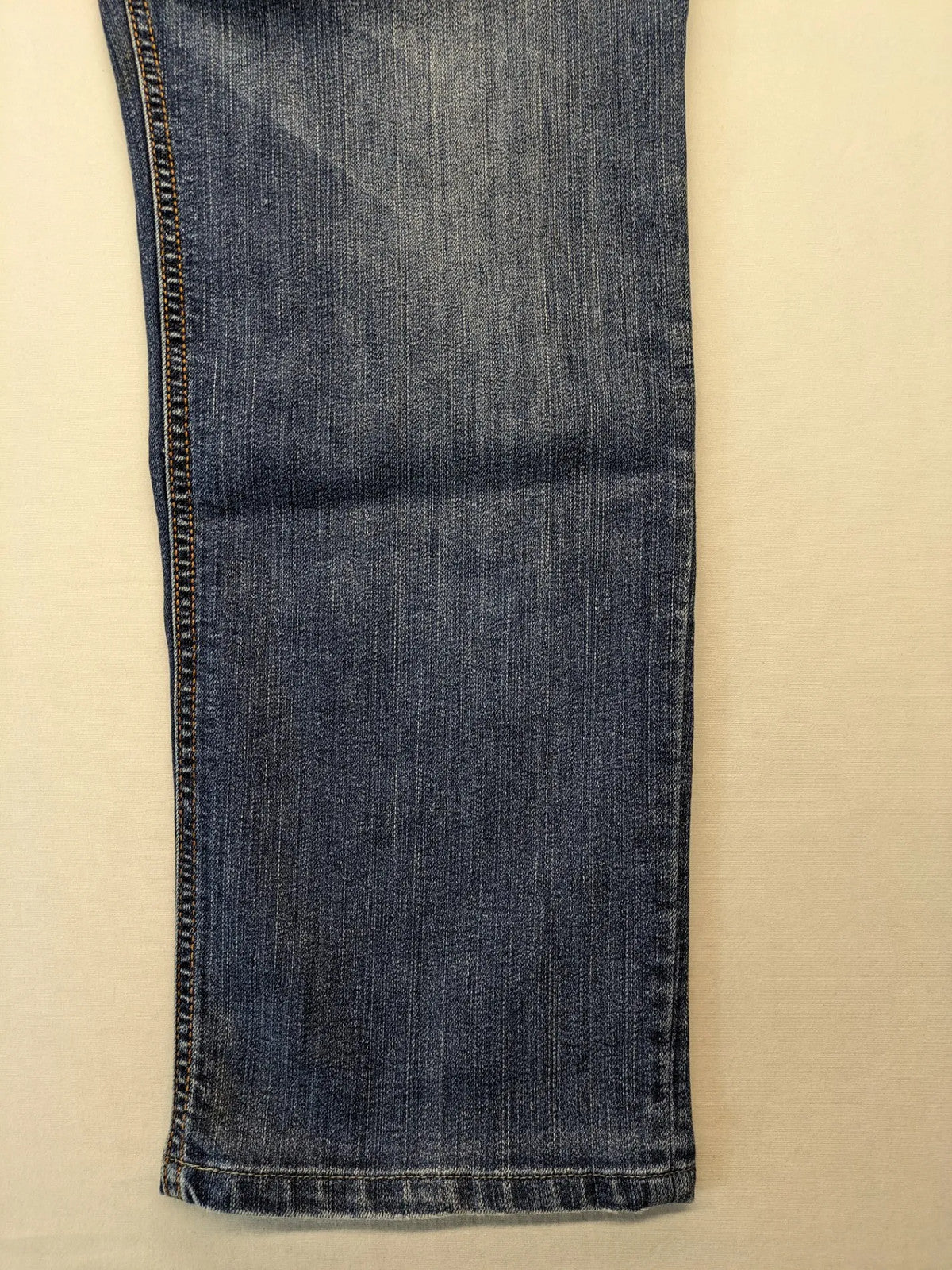 Atelier Gardeur blue straight jeans with five-pocket design and Superflex technology.