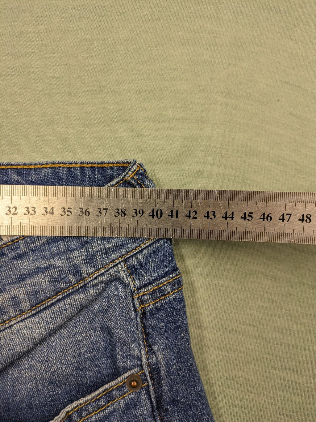 Peg blue ripped straight jeans with distressed details and comfortable stretch material.