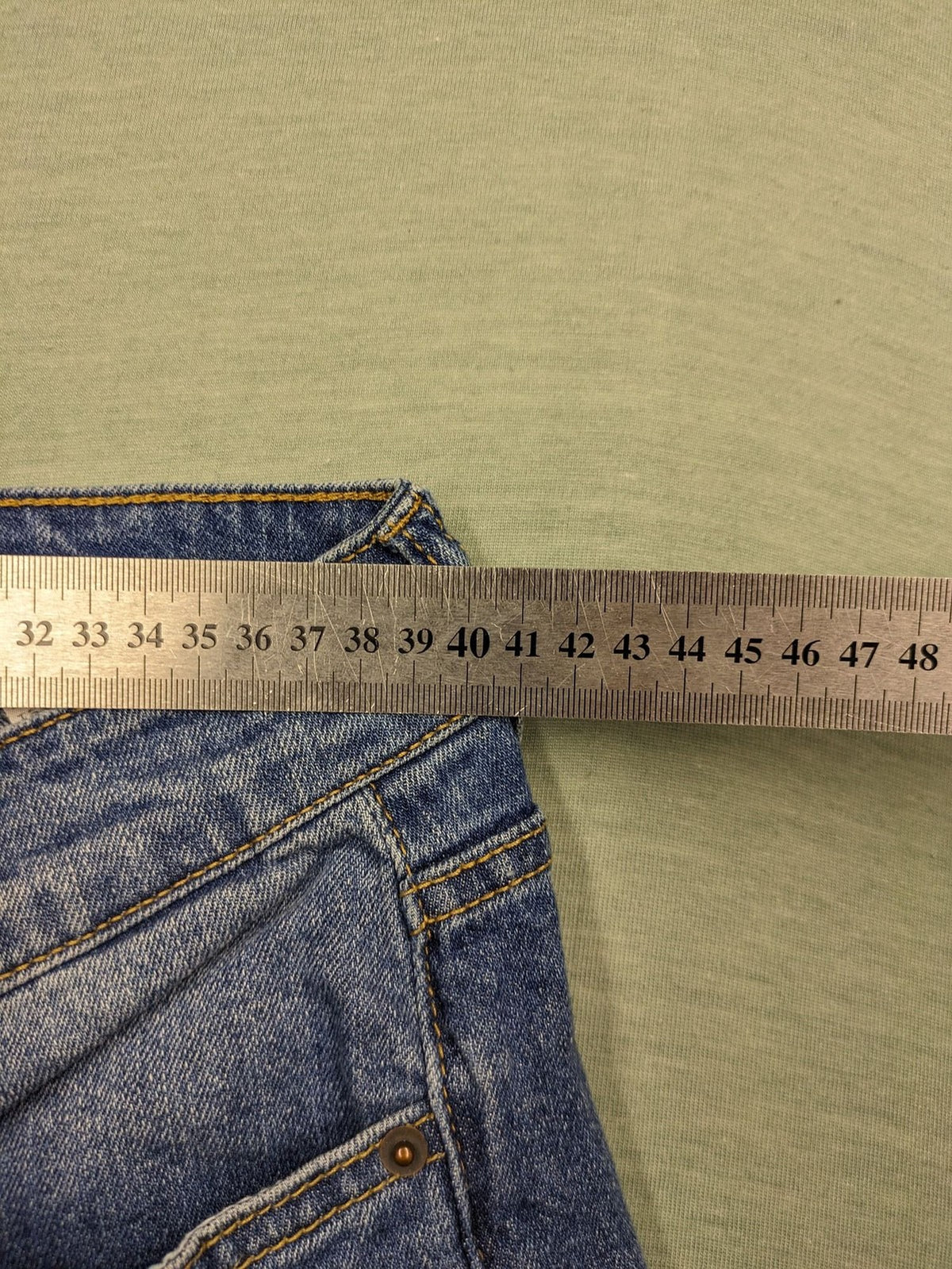 Peg blue ripped straight jeans with distressed details and comfortable stretch material.