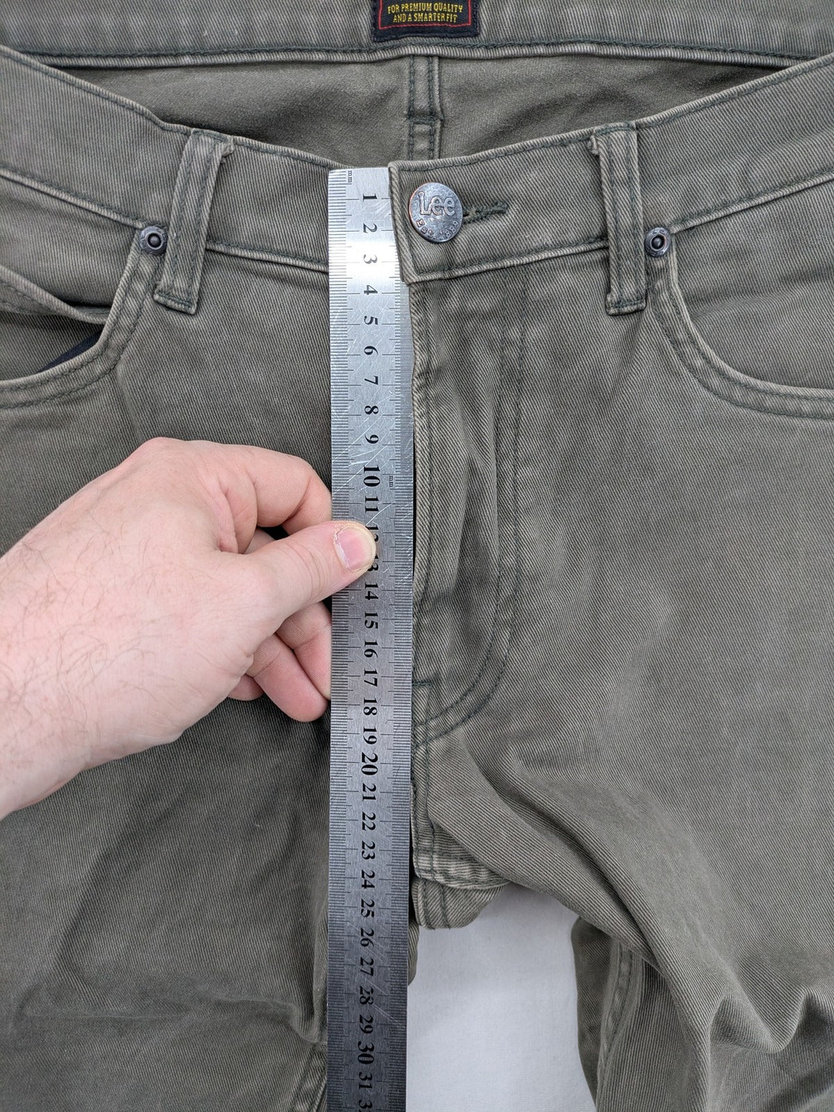 Lee straight jeans grey cotton-stretch fabric with classic design and zip fly.