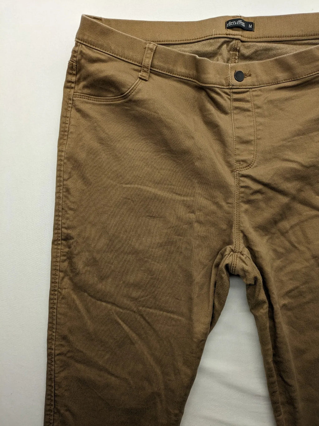 Laura Torelli khaki jeggings slim fit with elastic waistband and functional back pockets.
