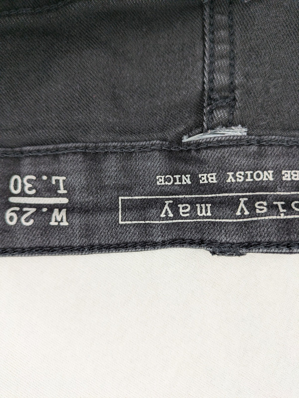 Noisy May grey skinny jeans with classic 5-pocket design and button closure.