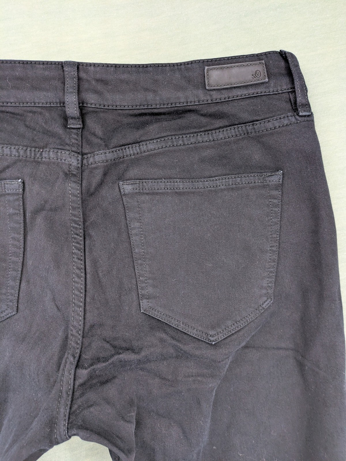 s.Oliver green straight jeans with white side stripe and classic 5-pocket style.