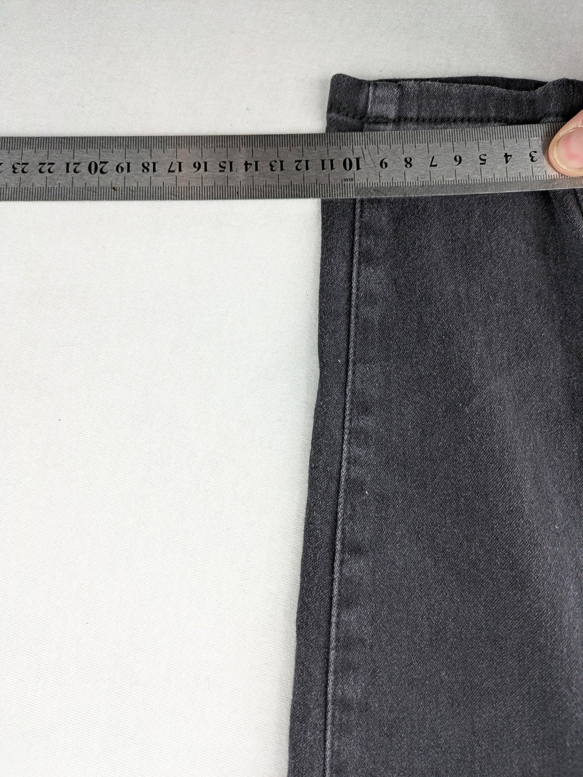 Denim & Co. skinny jeans black washed 5-pocket style with stretch material