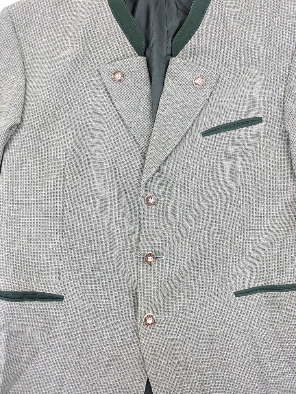 Traunsee Trachten green jacket with standing collar, decorative buttons, and premium wool-linen blend.