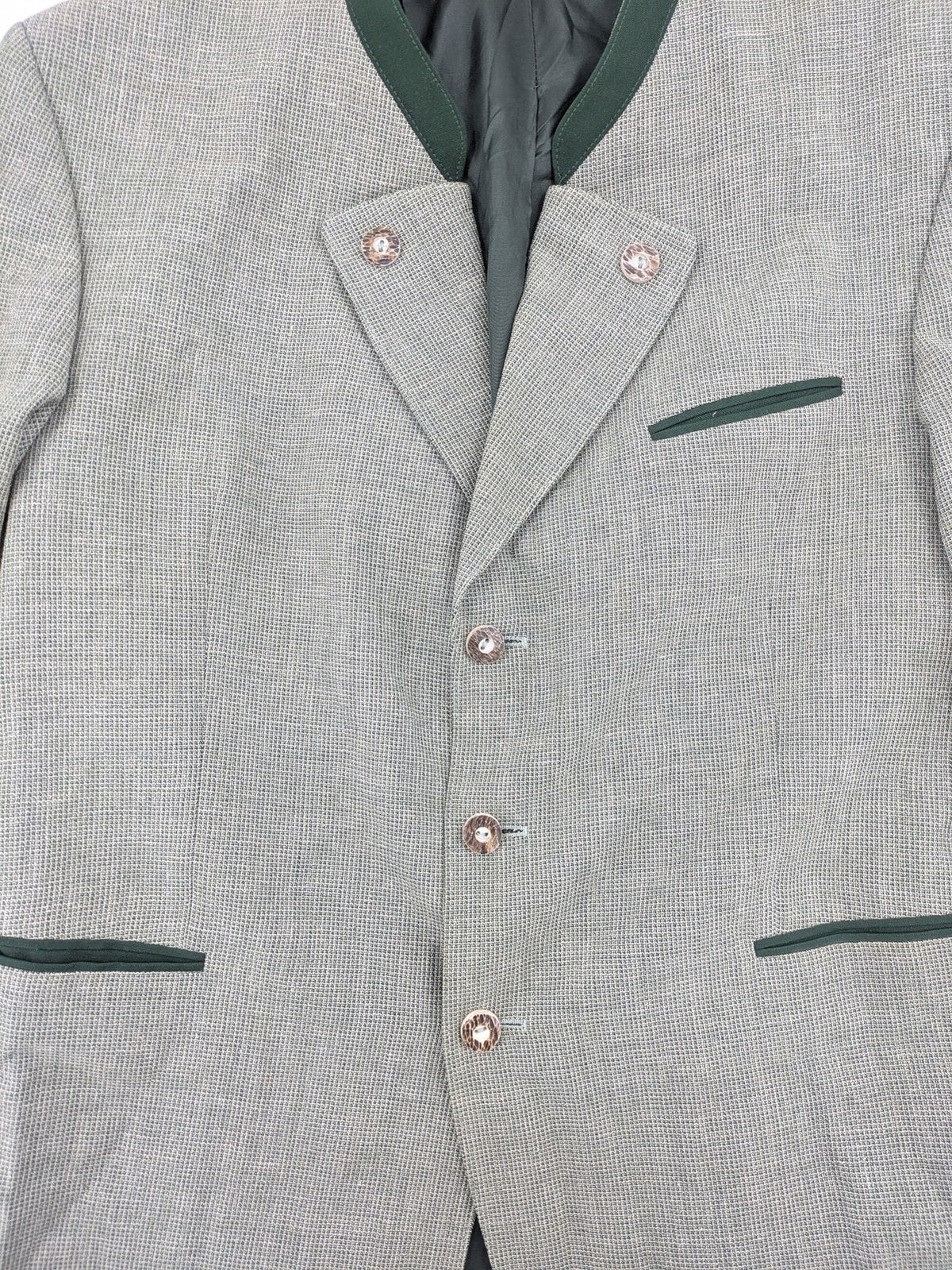 Traunsee Trachten green jacket with standing collar, decorative buttons, and premium wool-linen blend.