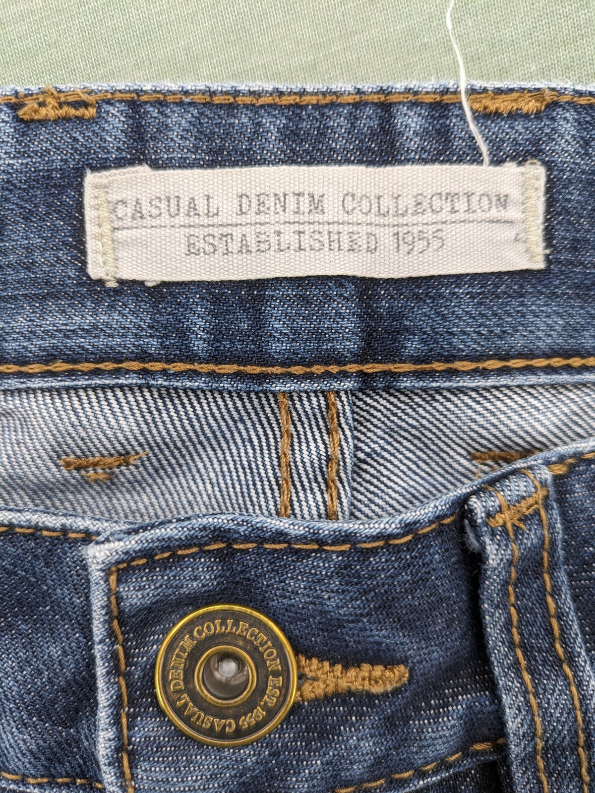 Charles Vögele blue straight jeans with classic 5-pocket style and regular waist.