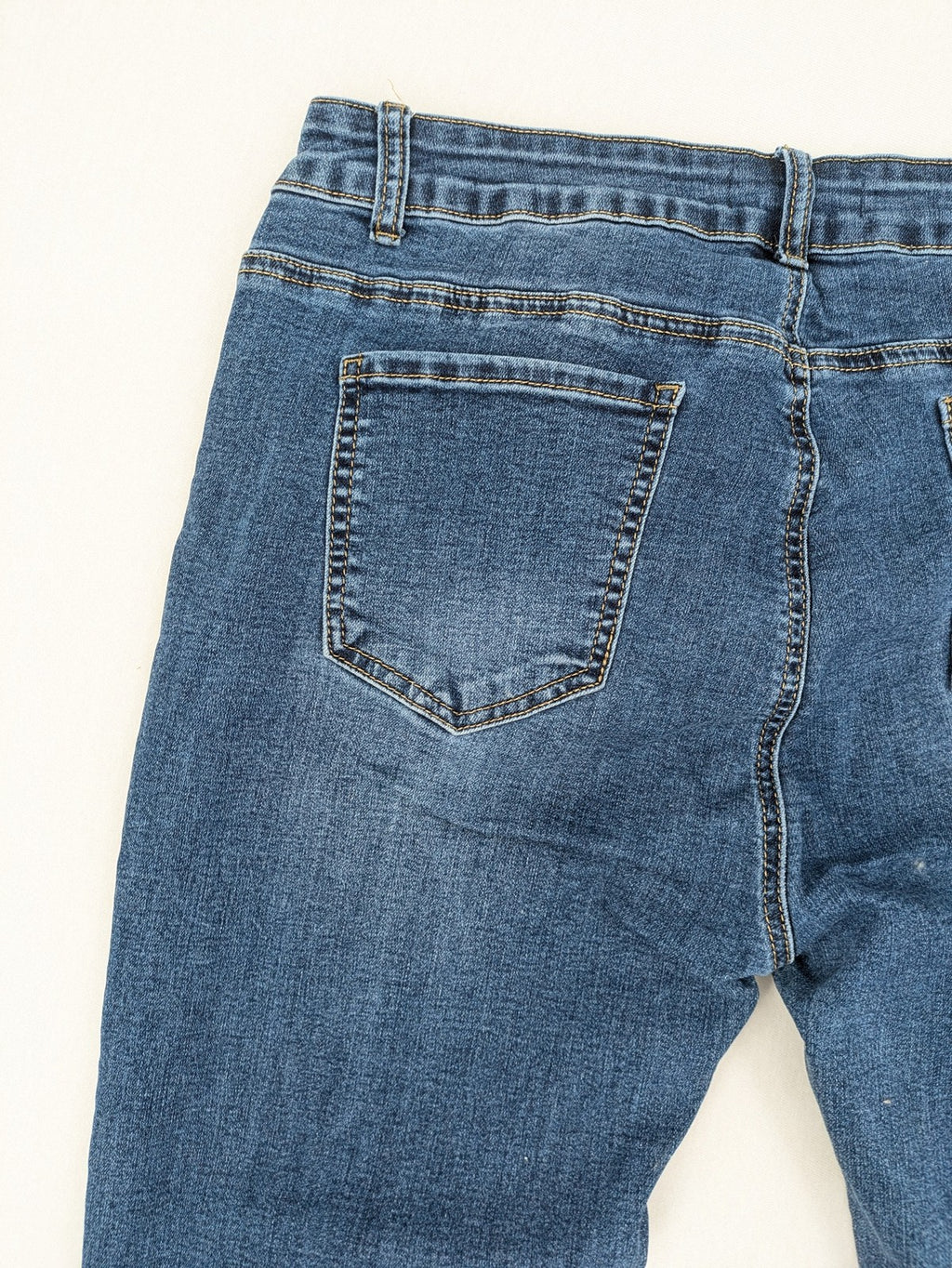 Obiettivo blue bootcut jeans 5-pocket design, comfortable stretch denim, classic medium wash.