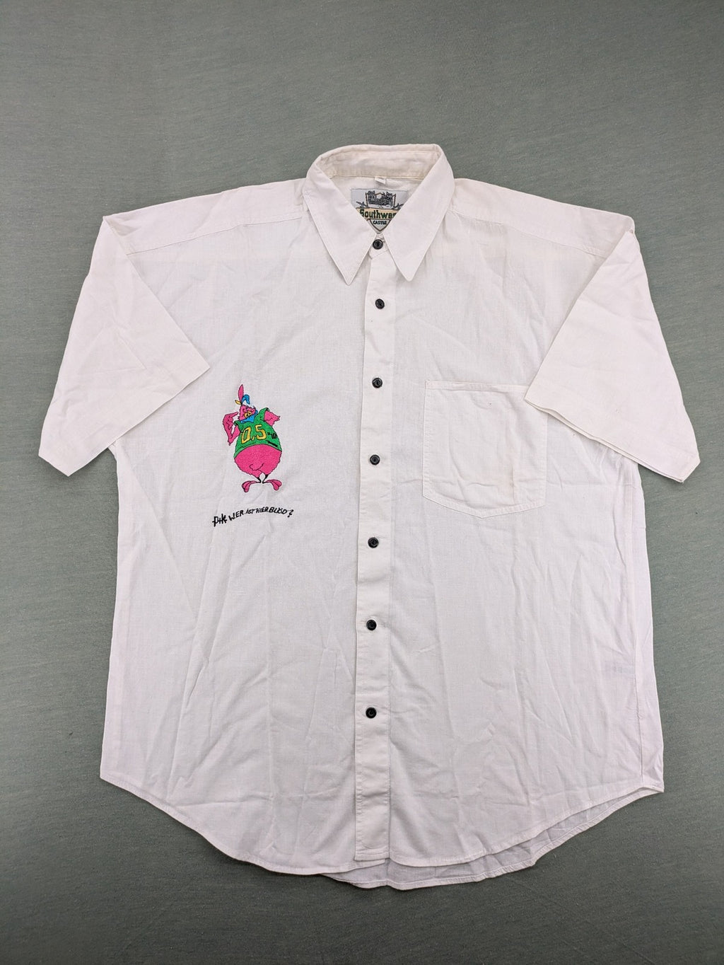 Southwest Castle vintage short-sleeve shirt white with colorful cartoon embroidery and German text.