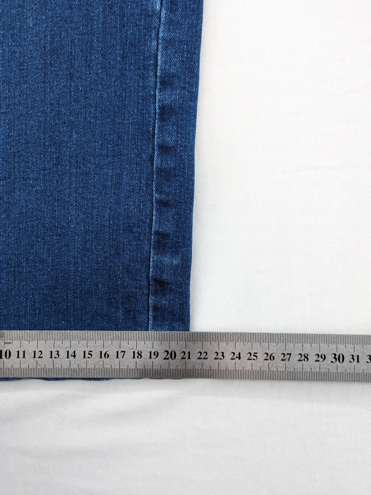 Damen blue straight jeans with embellished back pockets, cotton-elastane blend, mid-rise.