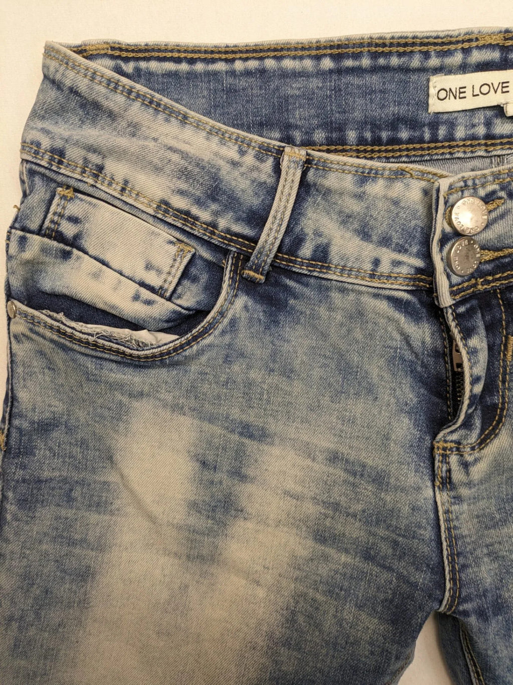 ONE LOVE DENIM blue straight jeans with distressed details and double button closure.