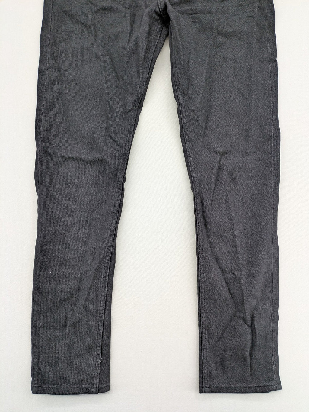 H&M grey skinny fit stretch jeans with modern design and durable denim material.