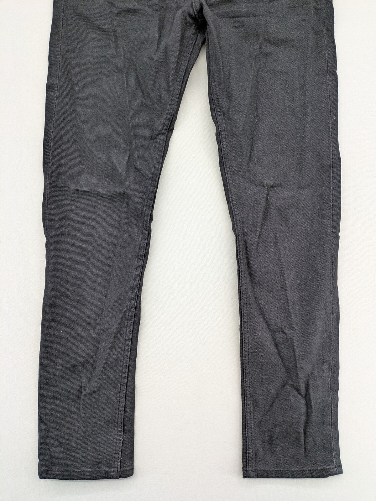H&M grey skinny fit stretch jeans with modern design and durable denim material.