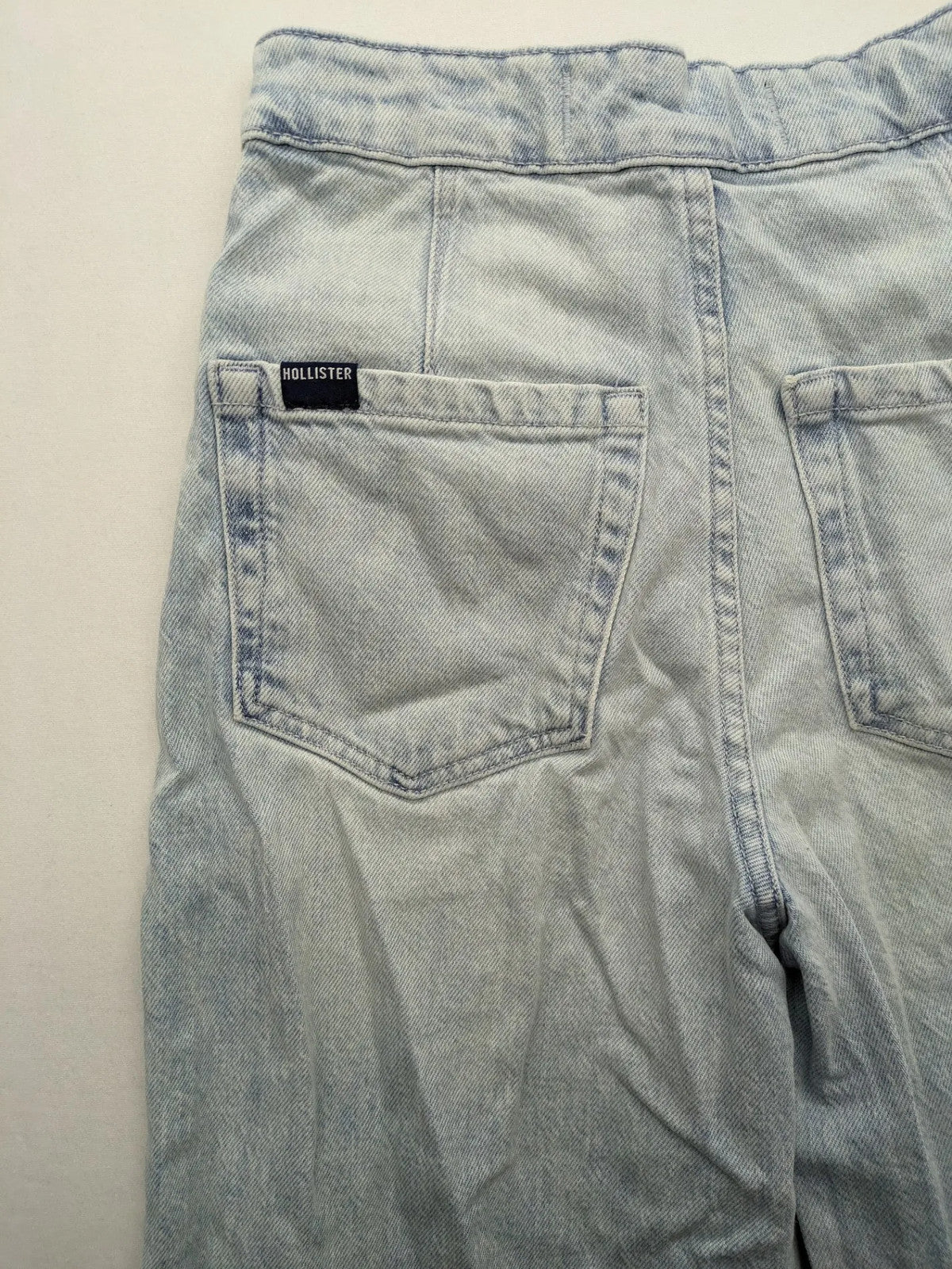 Hollister blue straight jeans ultra high-rise wide leg with frayed hem and classic five-pocket design.