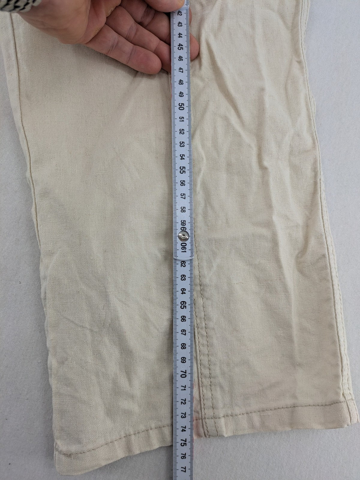Marco Pecci beige capri pants with prominent seam details and practical pockets.