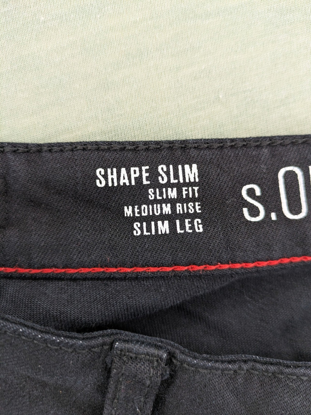 s.Oliver green straight jeans with white side stripe and classic 5-pocket style.