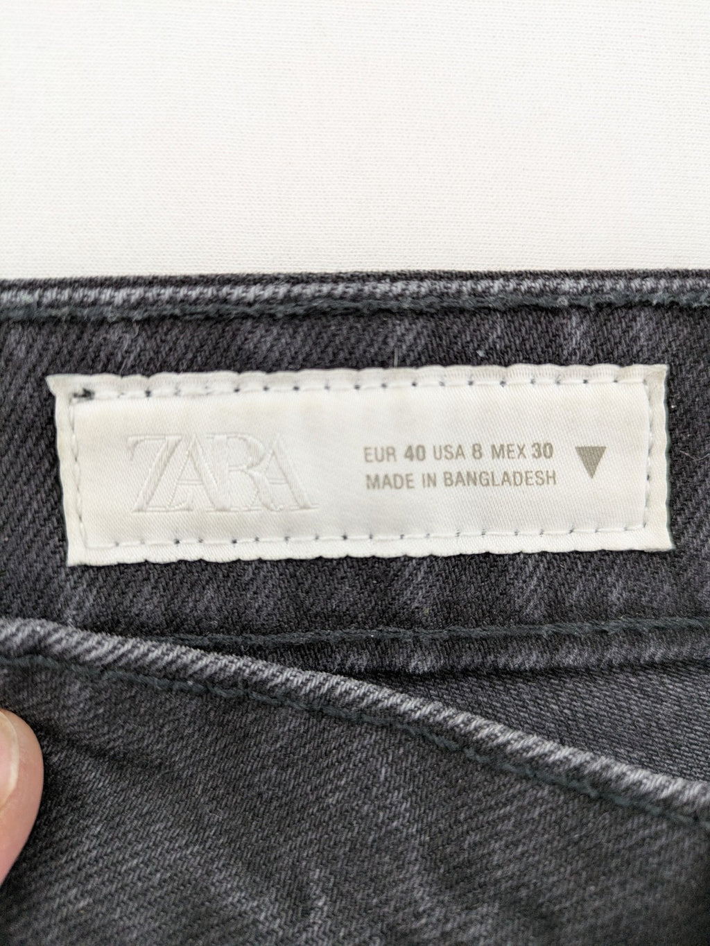 Zara grey straight jeans 5-pocket style with classic button closure and cotton blend material.