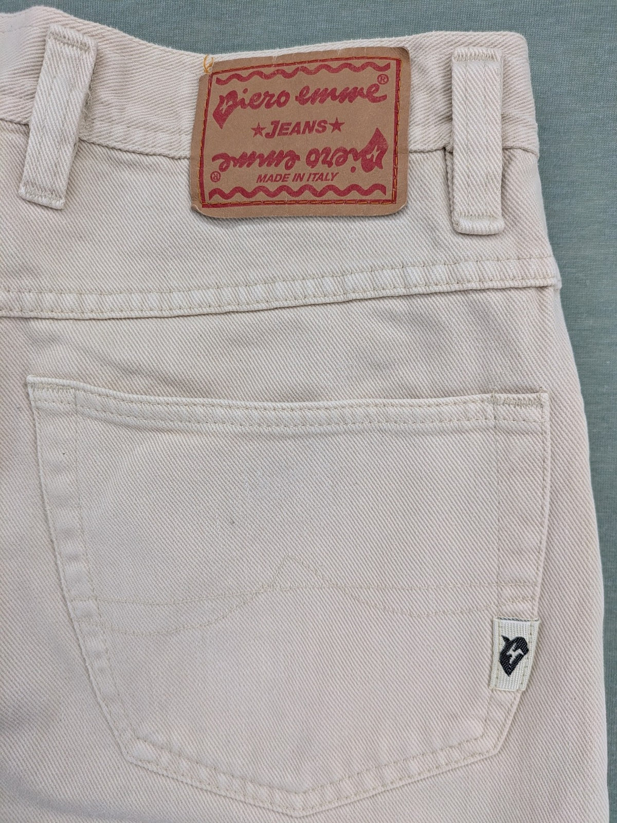 Emme beige jeans shorts size 33 classic 5-pocket design made in Italy cotton.