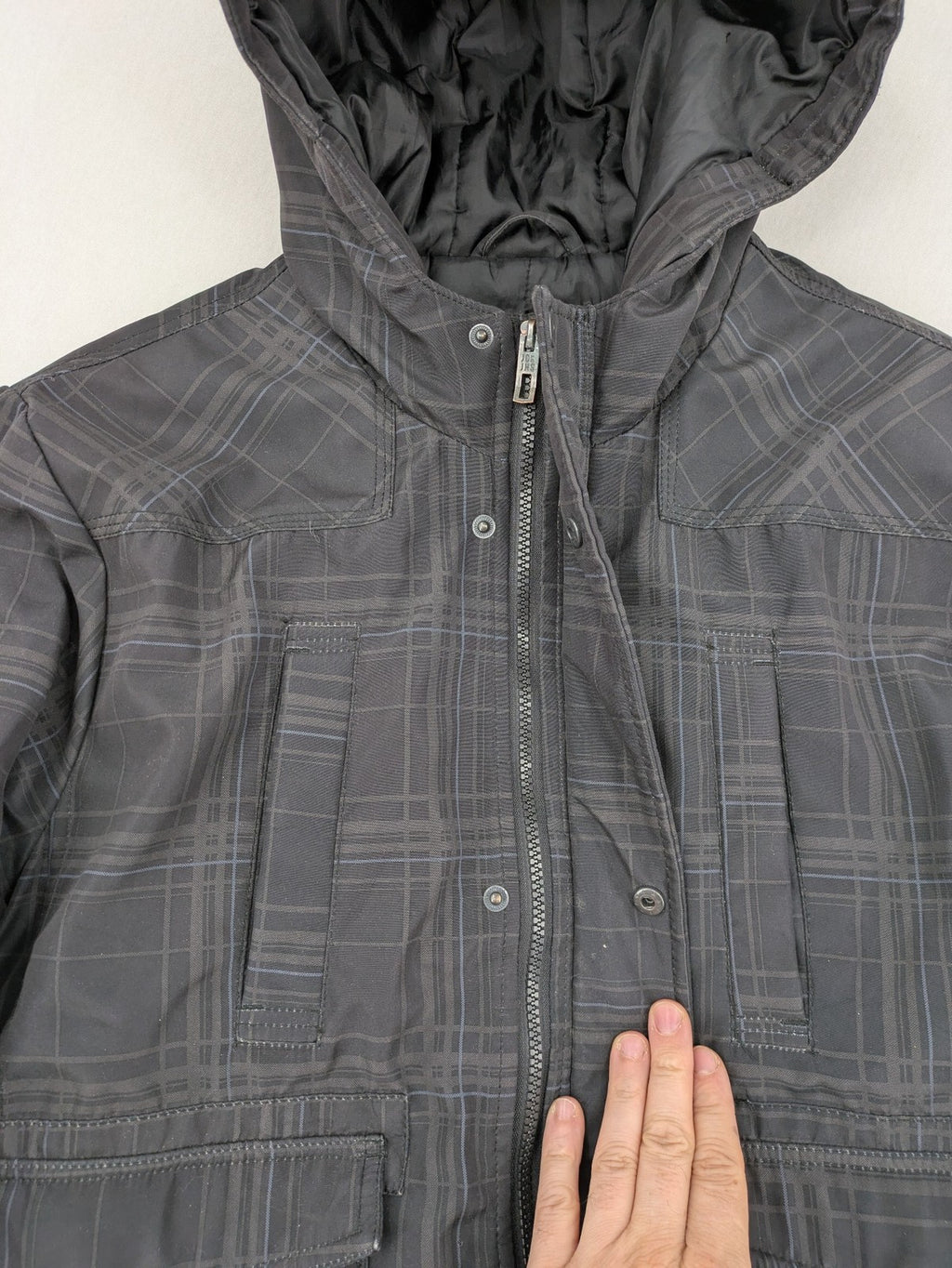 Jack & Jones grey checkered winter jacket with hood, quilted lining, and zip closure.