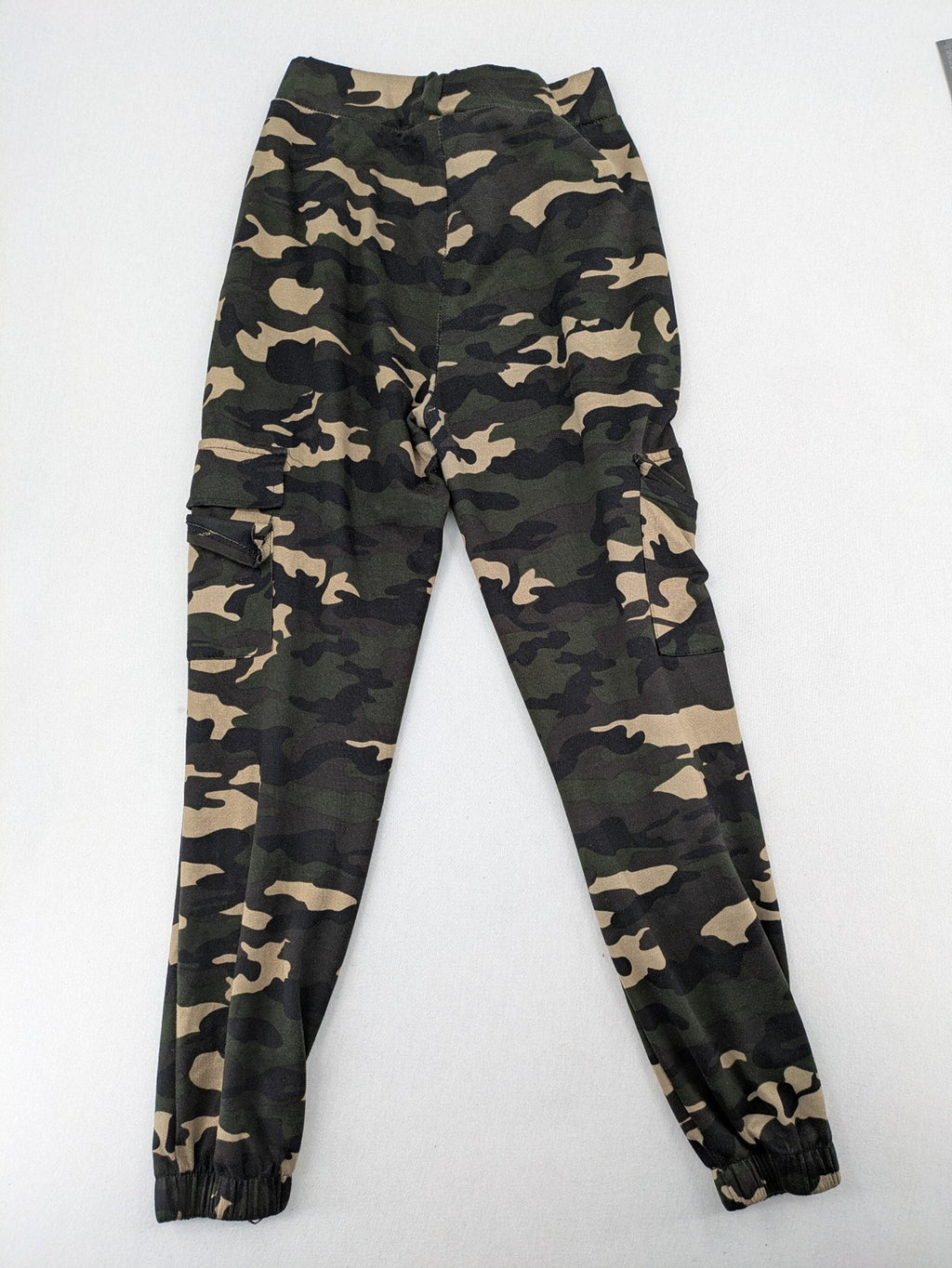 Cargo hunting & tactical pants beige cream camouflage pattern with side pockets and elastic cuffs.
