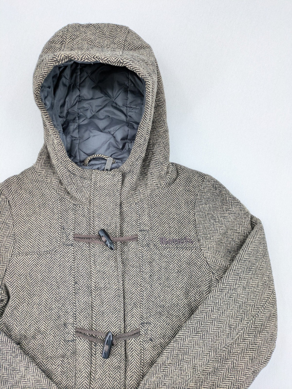 Bench beige-brown duffle coat with herringbone pattern and toggle closures.
