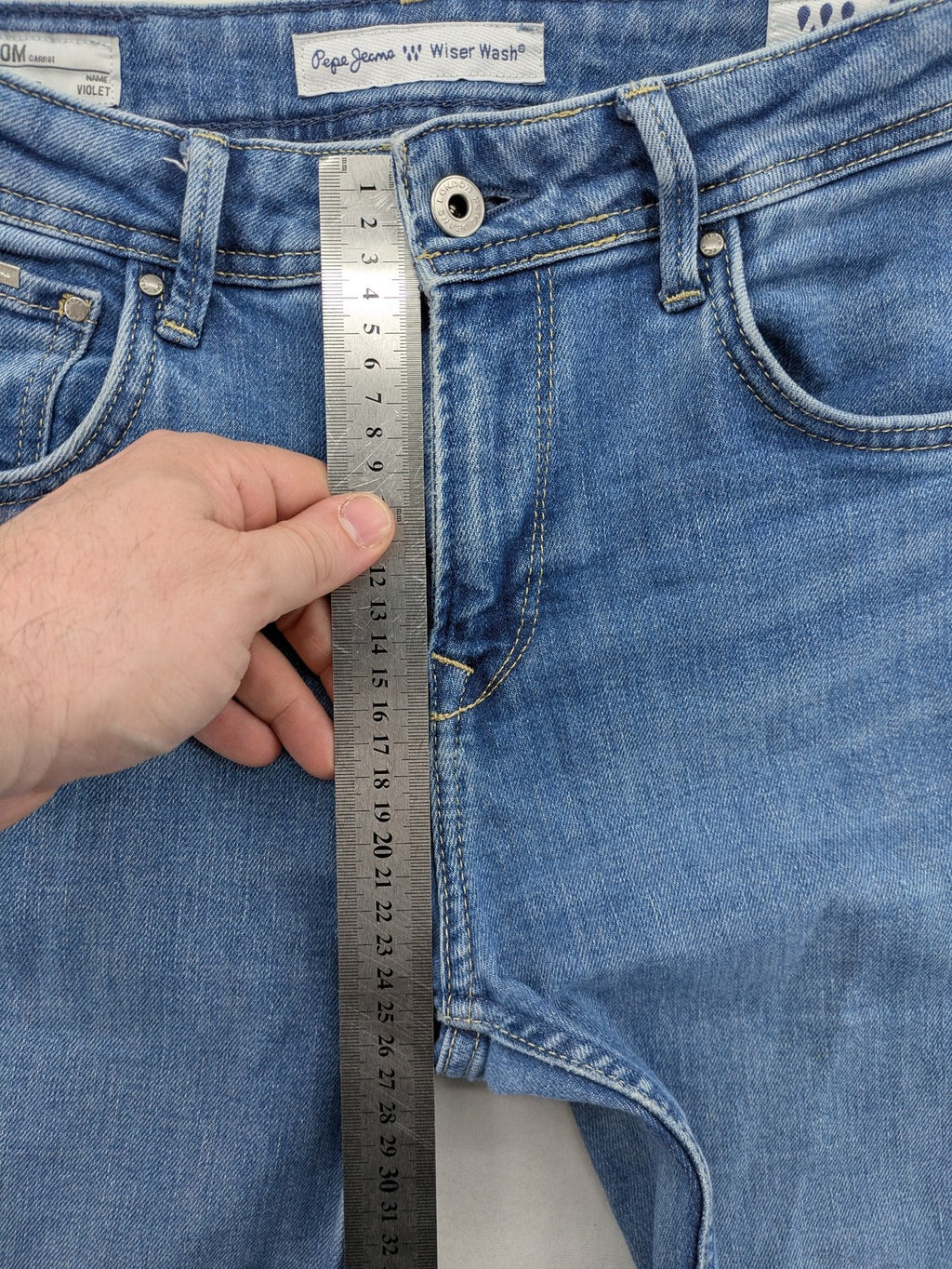Pepe Jeans blue mom fit jeans high waist with Wiser Wash technology and carrot cut.