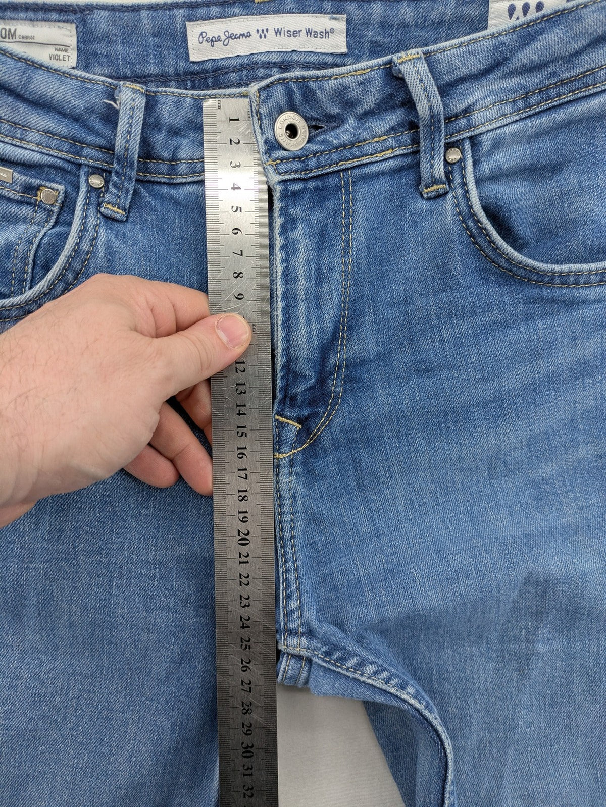 Pepe Jeans blue mom fit jeans high waist with Wiser Wash technology and carrot cut.